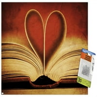 Tom Quartermaine - страници с книги в стена на стената на сърцето с pushpins, 14.725 22.375